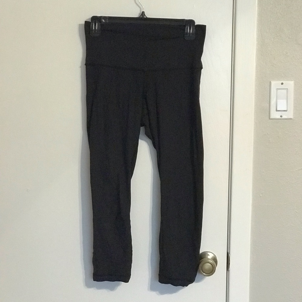 Black Lululemon Wunder Under Crop Size 6